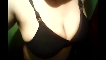 Desi cleavage tits